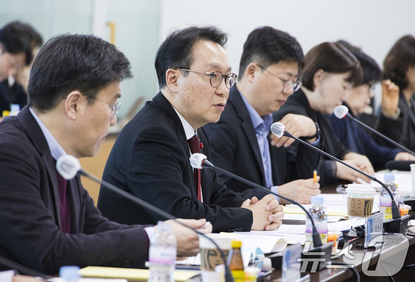 본문 이미지 - 박민수 보건복지부 2차관이 23일 제9기 건강보험정책심의위원회를 구성하고 2025년 첫 대면회의를 진행하고 있다. (복지부 제공)2025.1.23./뉴스1