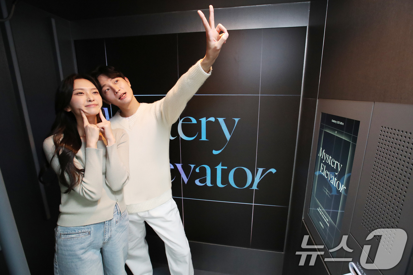 (서울=뉴스1) = 삼성전자가 '갤럭시 S25 시리즈'를 만날 수 있는 '갤럭시 스튜디오'를 운영한다고 24일 밝혔다.'갤럭시 스튜디오'는 영등포 타임스퀘어, 코엑스, 삼성스토어 …