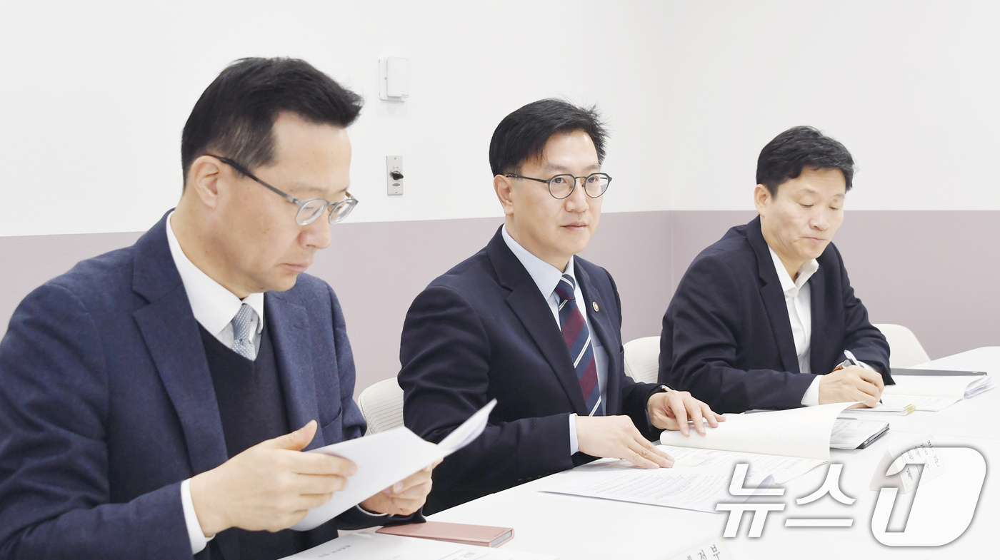 (서울=뉴스1) = 김범석 기획재정부 차관이 24일 오전 서울 종로구 정부서울청사에서 열린 '제23차 일자리 전담반 회의'를 주재하고 있다. (기획재정부 제공) 2025.1.24/ …