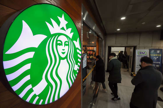 커피시장 '승자독식' 뚜렷…스타벅스·메가커피만 1000억 넘겼다