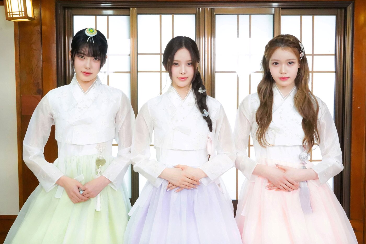 본문 이미지 - (왼쪽부터) 코코, 방지민, 정세비 / 사진제공=웨이크원