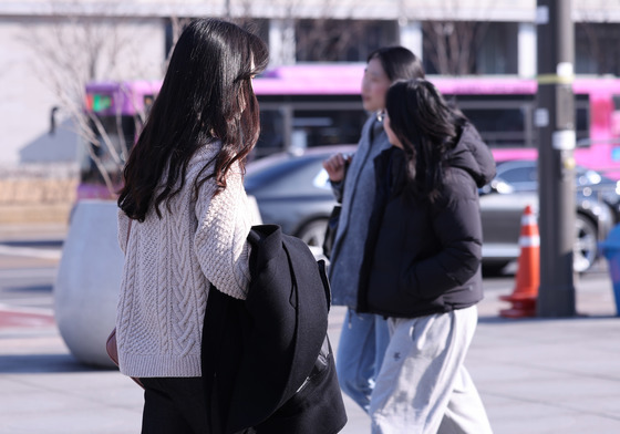 [오늘의날씨]인천(19일,금)…흐리고, 낮 '포근' 최고 6~13도