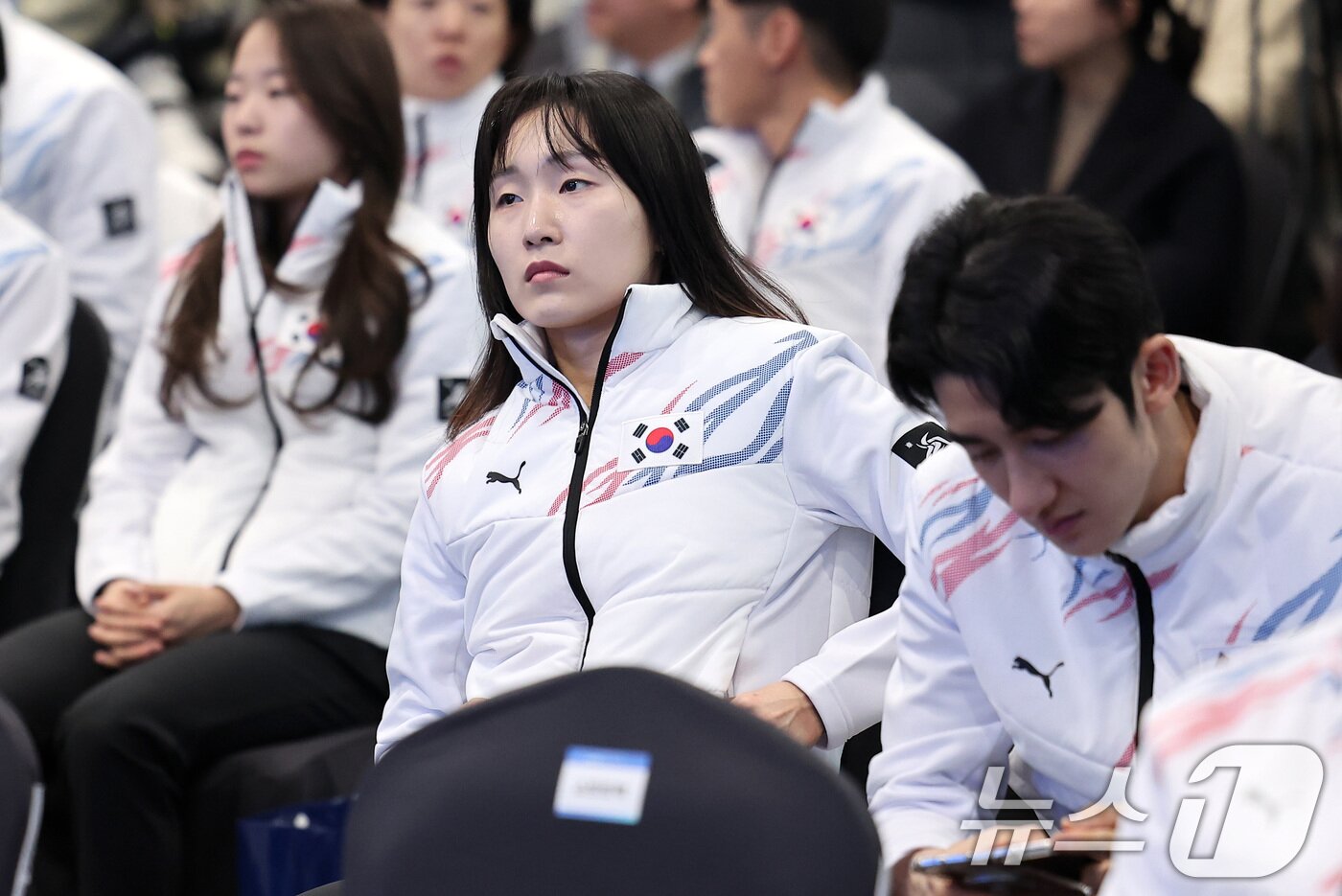 본문 이미지 - 24일 서울 송파구 올림픽파크텔 올림피아홀에서 열린 &#39;2025 하얼빈 동계아시안게임&#39; 대한민국 선수단 결단식에서 쇼트트랙 최민정이 자리하고 있다. 2025.1.24/뉴스1 ⓒ News1 김성진 기자