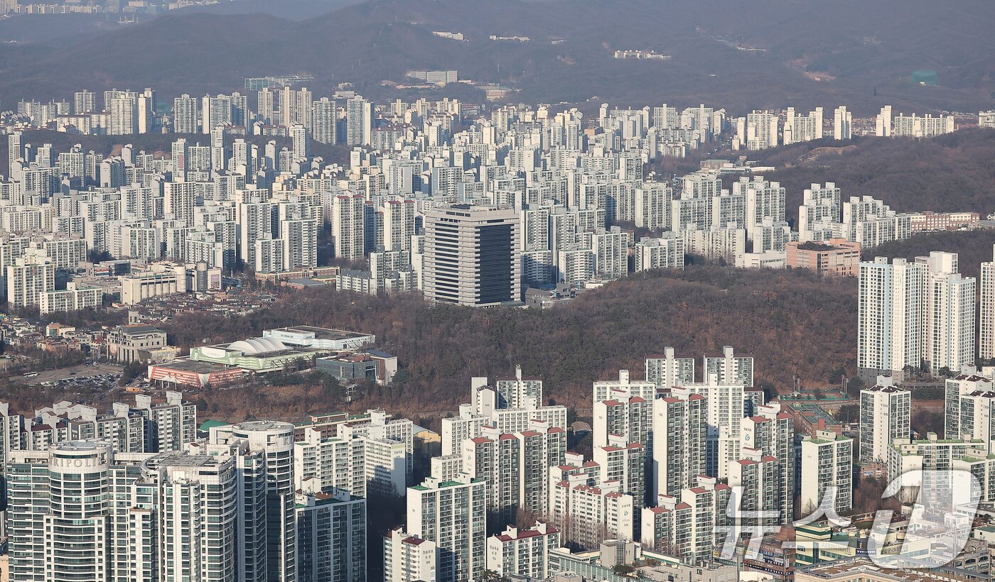 본문 이미지 - 경찰청 헬기에서 바라본 경기 성남시 정자동 아파트 단지 /뉴스1 ⓒ News1 김진환 기자