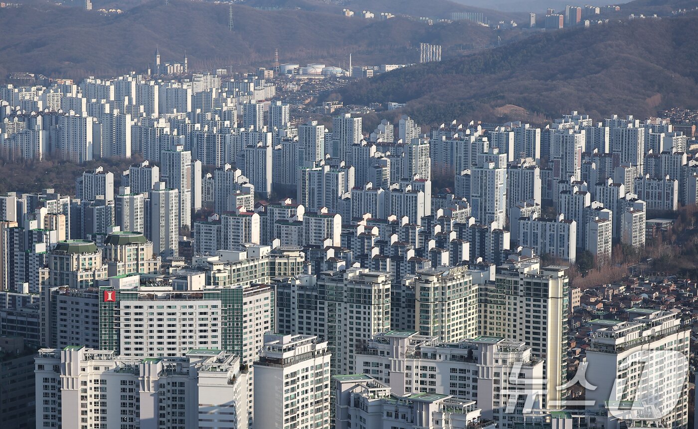 본문 이미지 - 경기 성남시 정자동 아파트 단지. (항공촬영협조 : 경기 북부 경찰청 박형식 경감, 김용옥 경위) 2025.1.24 ⓒ 뉴스1 김진환 기자