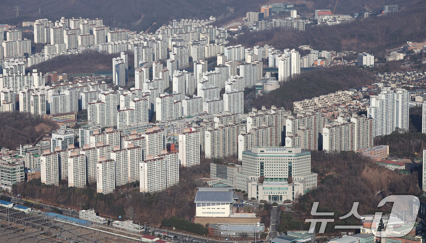 본문 이미지 - 경찰청 헬기에서 바라본 경기 용인시 기흥구 아파트 단지. ⓒ 뉴스1
