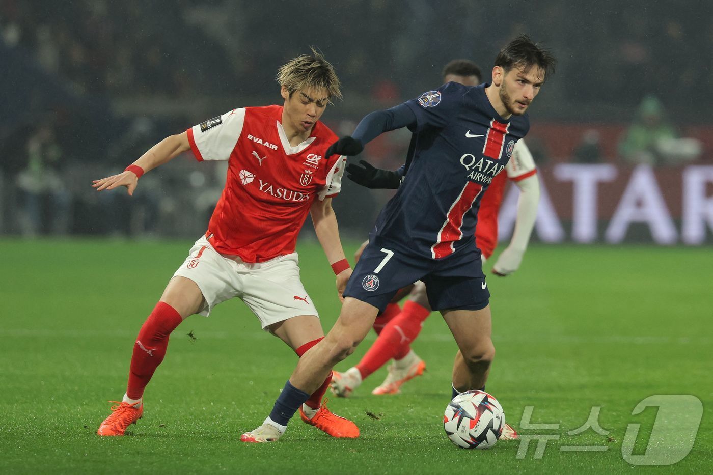 본문 이미지 - 파리 생제르맹의 신입생 흐비차 크바라츠헬리아. ⓒ AFP=뉴스1