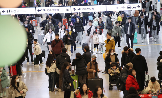 설 연휴 제주 관광객 24만7천명 몰린다…치안·교통대책 가동(종합)