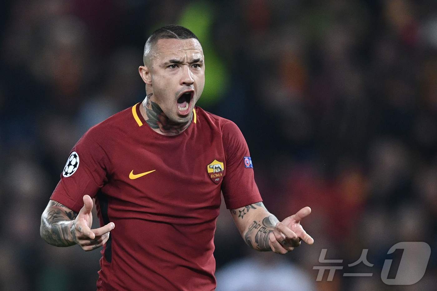 본문 이미지 - 코카인 불법 밀수로 체포된 나잉골란의 AS로마 시절 모습. ⓒ AFP=뉴스1