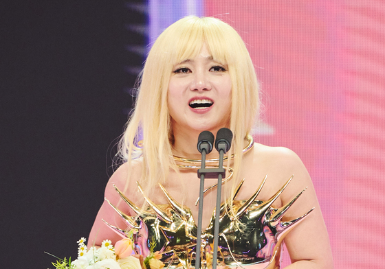 박나래 측 "전 매니저들, 퇴직금 외에 수억원 요구…법적 대응할 것"