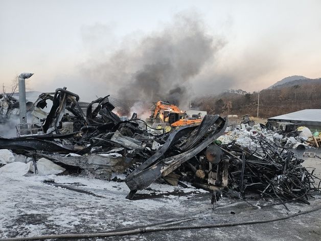 파주 광탄 플라스틱 제조공장서 불…6억대 재산피해(종합)