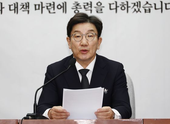 경제계 만난 권성동 "정치가 제 역할 못해 면목 없다"