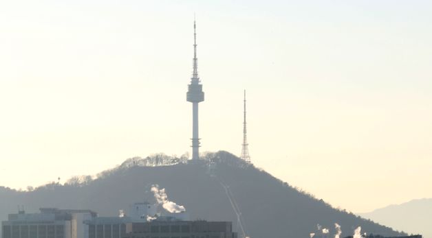 한파에 수증기 내뿜는 도심