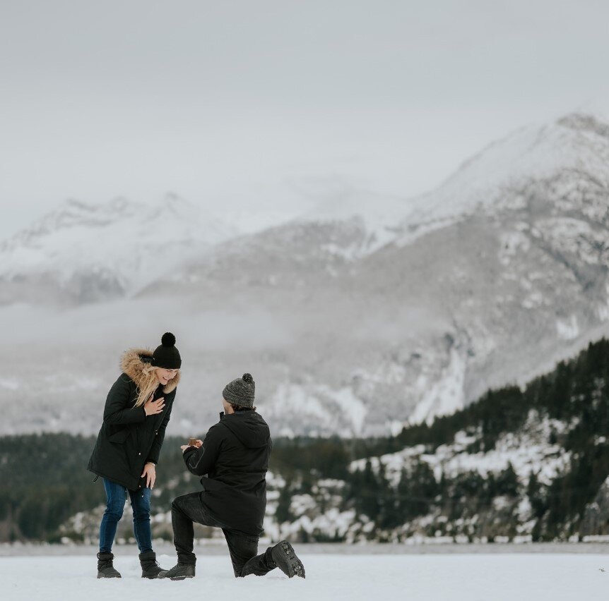 본문 이미지 - 프로포즈 받은 사실을 공개한 톰슨 (톰슨 sns 캡처)