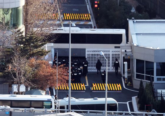 "무리한 체포 시도 안돼" "대통령 법 위 존재 아냐"…국힘 두 시선