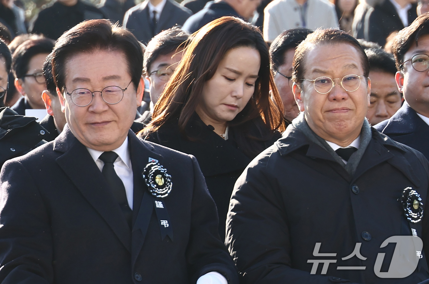 (서울=뉴스1) 김민지 기자 = 고위공직자범죄수사처(공수처)가 윤석열 대통령에 대한 체포영장 집행에 들어간 가운데 권영세 국민의힘 비상대책위원장과 이재명 더불어민주당 대표가 3일 …