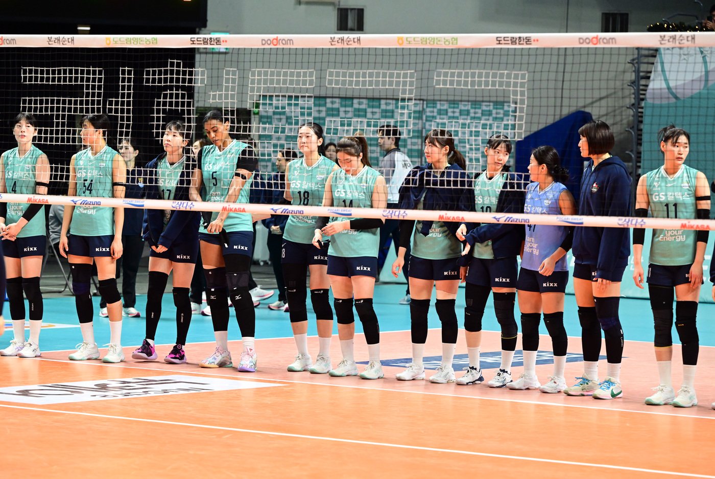 본문 이미지 - 구단 최다 14연패에 빠져 있는 GS칼텍스. &#40;KOVO 제공&#41;