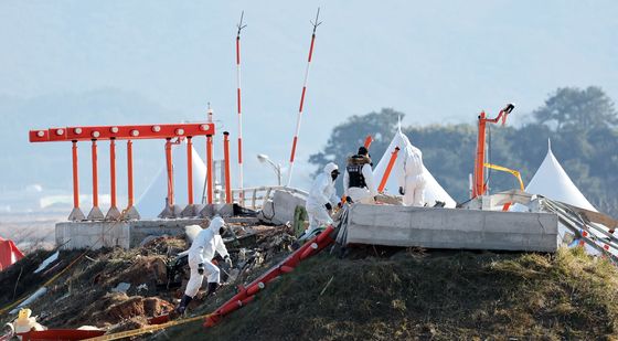 로컬라이저 둔덕 조사하는 항공·철도사고 조사위원회