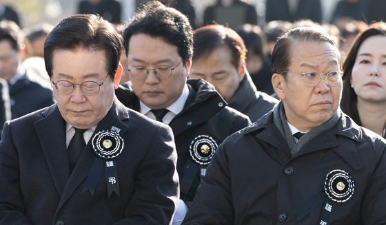 '한남동 충돌' 한국 정치 축소판…여야 고발전 난무, 국정 안정 뒷전