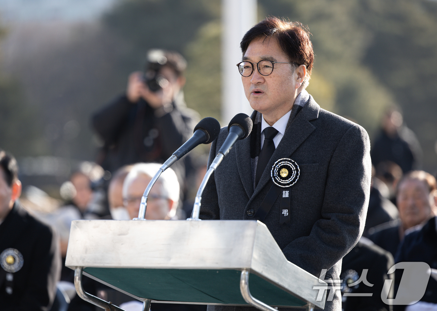 (서울=뉴스1) 이재명 기자 = 우원식 국회의장이 3일 오전 서울 여의도 국회에서 열린 고 김수한 전 국회의장 영결식에서 영결사를 하고 있다. 2025.1.3/뉴스1