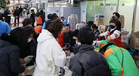 유가족들에게 큰 힘이 되는 자원봉사자들