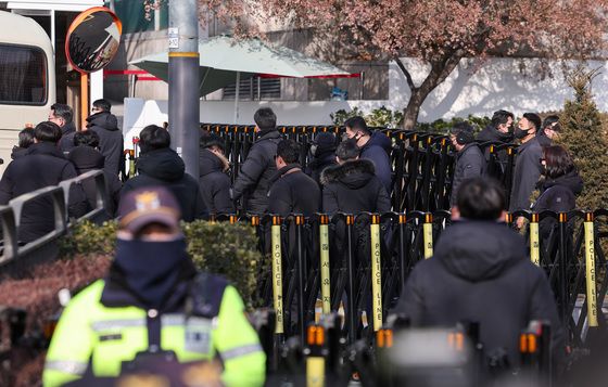 경호처, 창설 이래 최대 위기…'대통령 절대안전' 존재 이유 딜레마