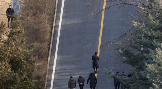 공수처 체포영장에 분주한 대통령 관저