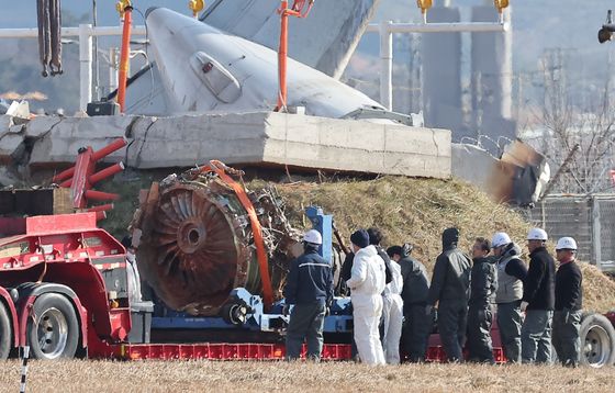 제주항공 참사 키운 30㎝ 콘크리트 상판…"설계업체가 제안했다"