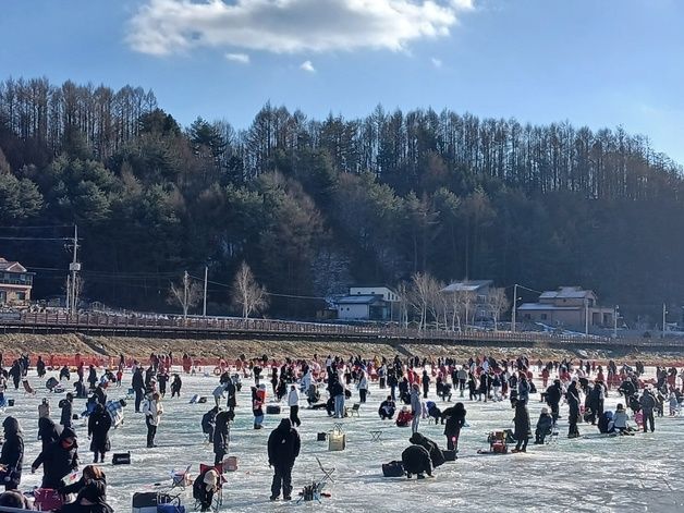 얼음낚시·송어시식·스노우래프팅…"겨울 즐기자" 평창송어축제 개막