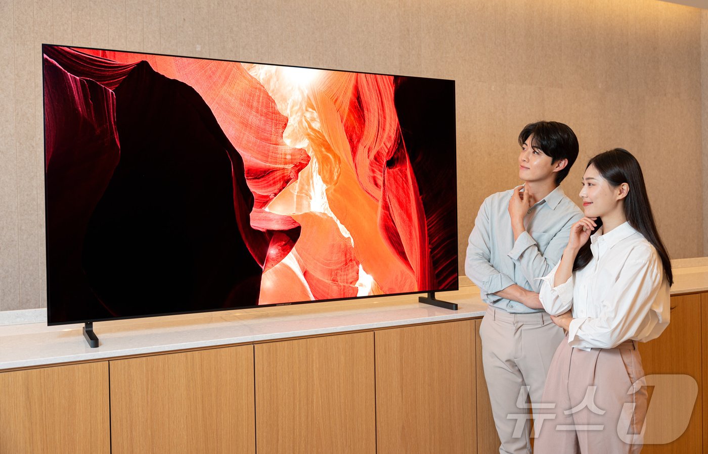 삼성디스플레이는 &#39;CES 2025&#39;에서 4000니트 밝기의 TV용 QD-OLED 제품을 공개한다.&#40;삼성디스플레이 제공&#41;