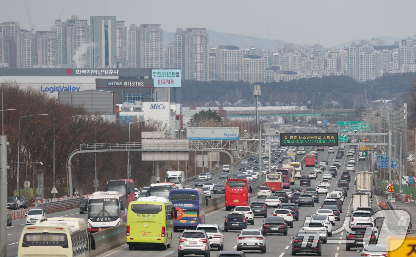 본문 이미지 - 경부고속도로  차량 모습. 뉴스1 ⓒ News1 김영운 기자