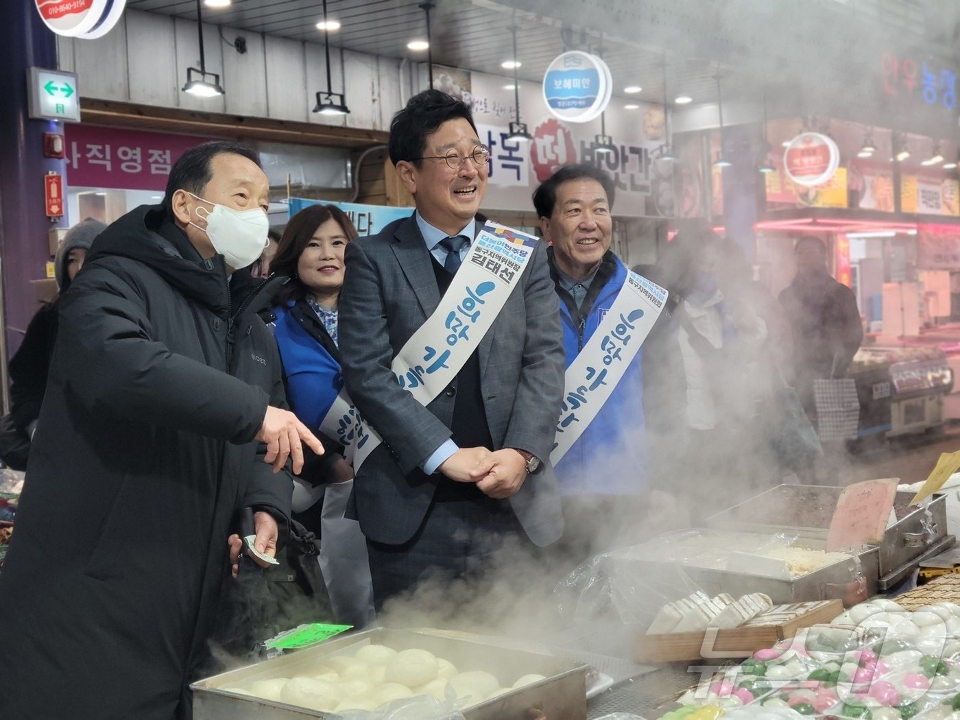 김태선 의원(울산 동구)은 전통시장을 비롯해 동부소방서, 전하지구대를 위로 방문해 민심을 청취했다.(민주당 울산시당 제공)