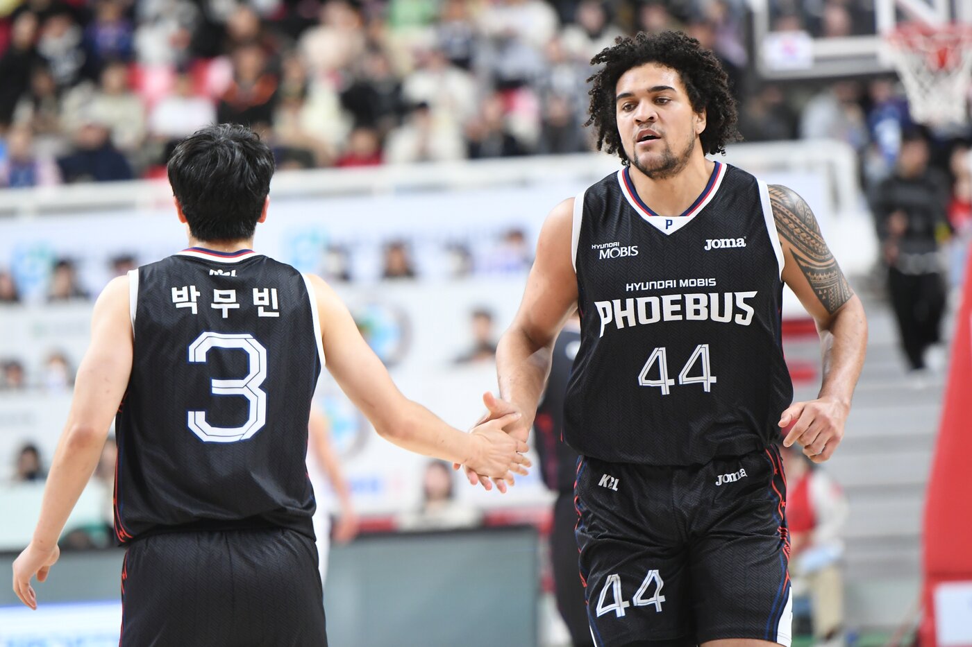 본문 이미지 - 프로농구 현대모비스가 KCC를 꺾고 4연패에서 탈출했다.(KBL 제공)