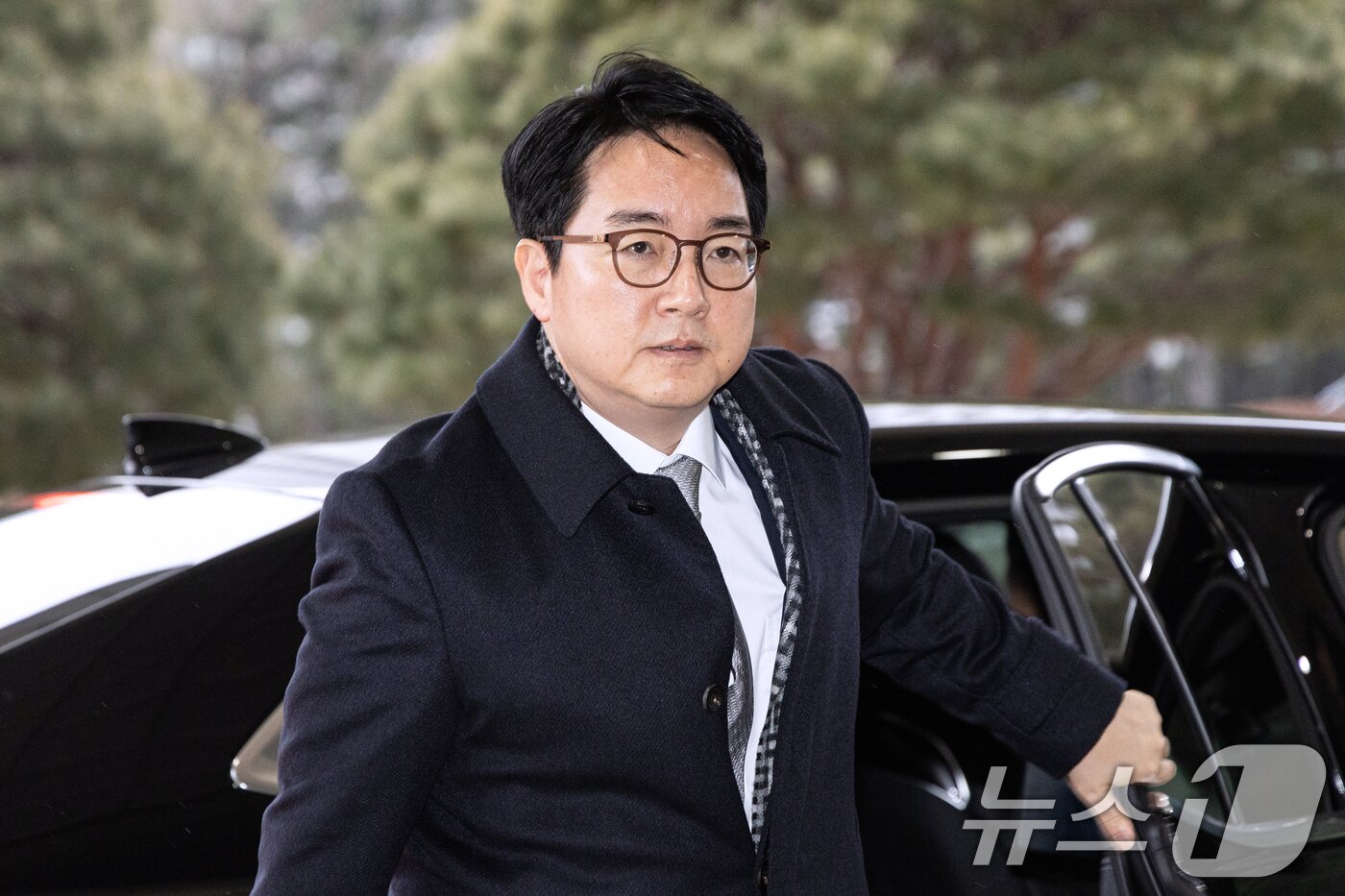 본문 이미지 - 심우정 검찰총장이 31일 오전 서울 서초구 대검찰청으로 들어서고 있다. 검찰은 지난 26일 &#39;12.3 비상계엄 사태&#39; 내란 우두머리 혐의를 받는 윤석열 대통령을 구속 기소 했다. 2025.1.31/뉴스1 ⓒ News1 이승배 기자