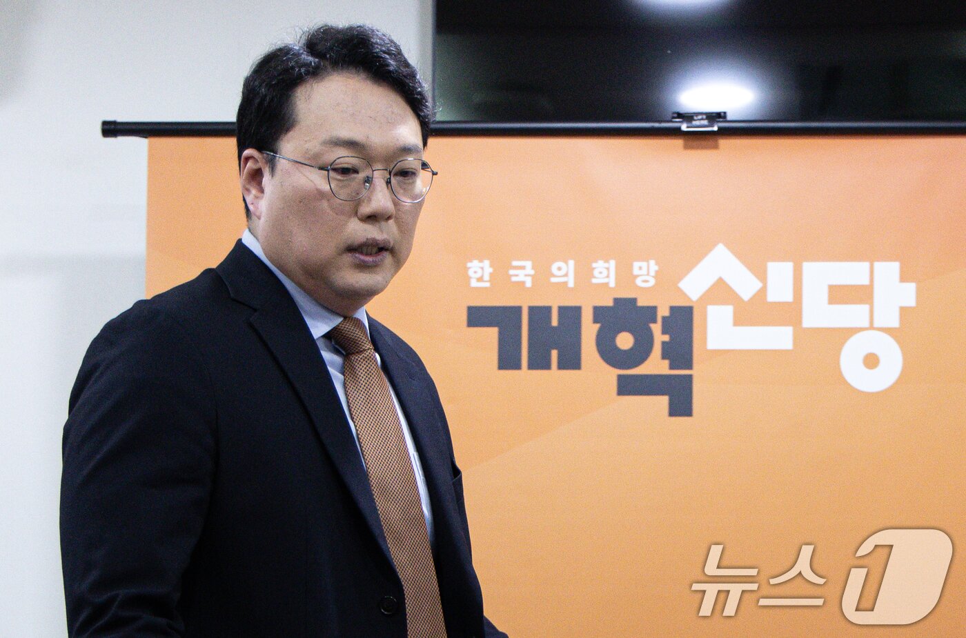 본문 이미지 - 천하람 개혁신당 원내대표 겸 당대표 권한대행이 31일 오전 서울 여의도 국회 의원회관에서 열린 최고위원회의에 참석하고 있다. 2025.1.31/뉴스1 ⓒ News1 이재명 기자