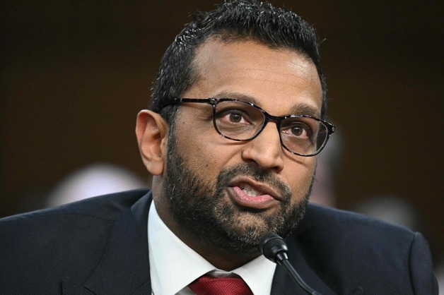 "이란 연계 해커, 美 FBI 국장 개인 이메일 해킹"