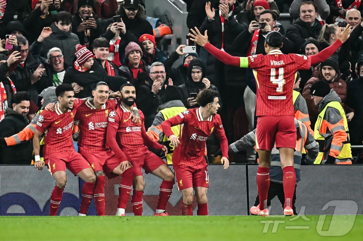 본문 이미지 - 유럽축구연맹(UEFA) 챔피언스리그 리그 페이즈 1위를 차지한 리버풀.  ⓒ AFP=뉴스1