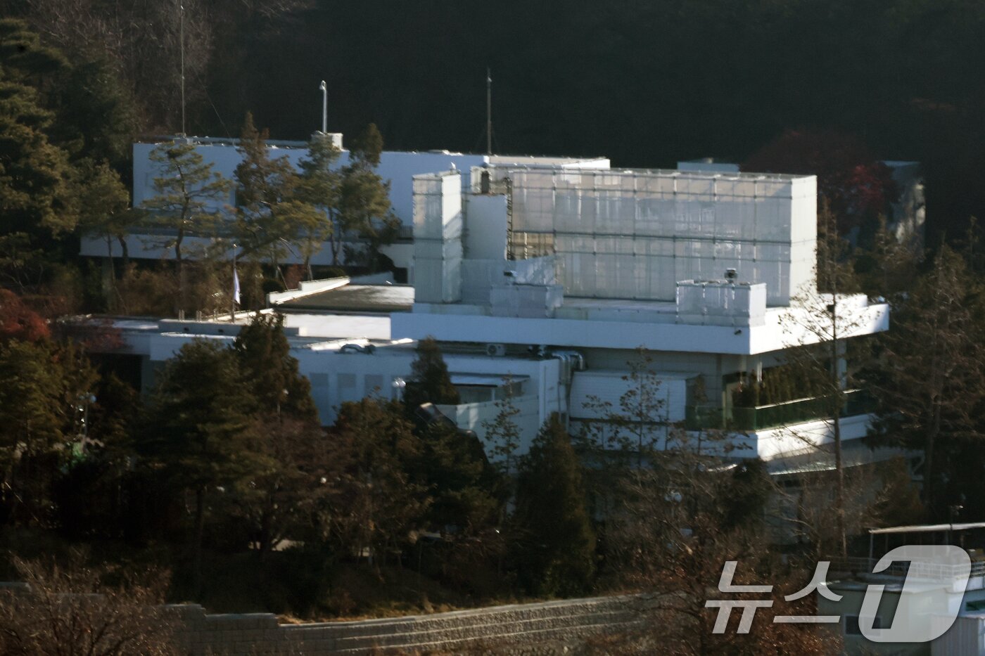 4일 오전 서울 용산구 대통령 관저 일대에 적막감이 흐르고 있다. 지난 3일 윤석열 대통령에 대한 체포 영장을 집행한 고위공직자범죄수사처는 대통령 관저 경내에서 안전상 이유로 집행을 중지하고 돌아섰다. 2025.1.4/뉴스1 ⓒ News1 황기선 기자