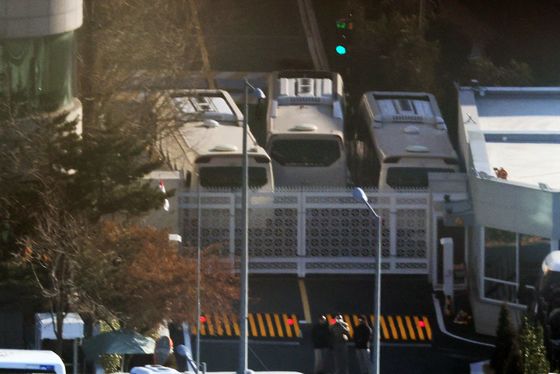 국방장관 대행 "尹체포 저지에 군 병력 투입 맞지 않아"