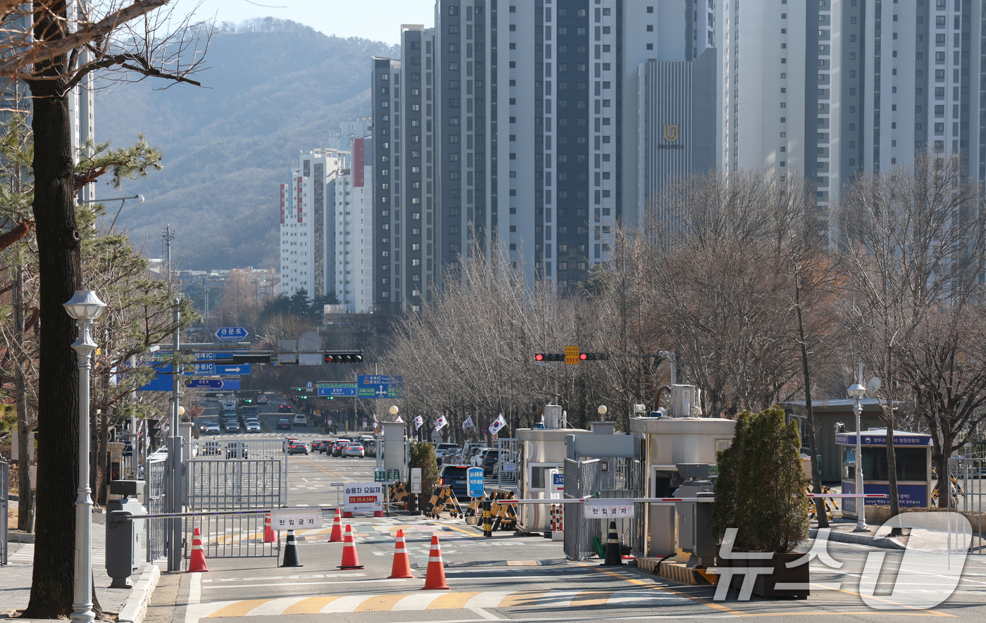 (과천=뉴스1) 김영운 기자 = 윤석열 대통령의 체포영장 유효기간을 이틀 앞둔 4일 오전 경기 과천시 정부과천청사가 적막한 모습을 보이고 있다. 2025.1.4/뉴스1