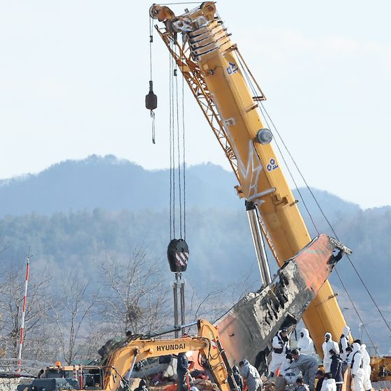 14일까지 폐쇄…여객기 참사에 최대위기 봉착한 무안공항