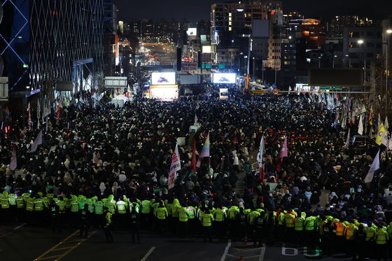 오세훈 '탄핵 촉구 집회만 적극 대처' 보도에 "왜곡된 것" 반박