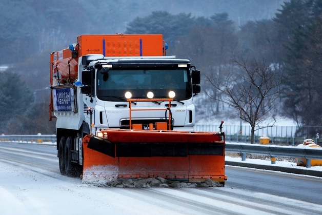 [오늘의 날씨] 강원(13일, 금)…흐리고 산지 중심 20㎝ 이상 눈