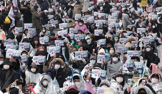 최 대행 "법 집행서 시민·공무원 다치는 일 없게 각별히 신경써달라"