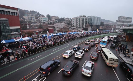 서울교육청, 尹 관저 집회 이어지자 통학로 안전 대책 마련