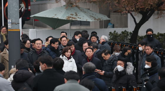 국민의힘 의원 30여명 尹 관저로…“공수처 수사 권한 없어”