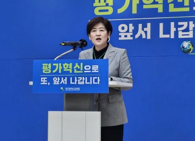 강은희 "AI 디지털교과서 '교육자료' 격하돼도 그대로 진행"