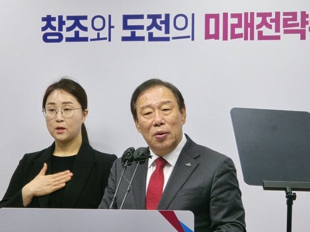 최민호 세종시장 "헌법에 행정수도 명문화해야"…새해 첫 브리핑