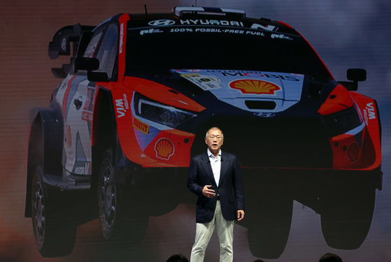 SDV 전환 가속·40대 리더 전진 배치…정의선號 '퍼펙트 스톰' 정면 돌파