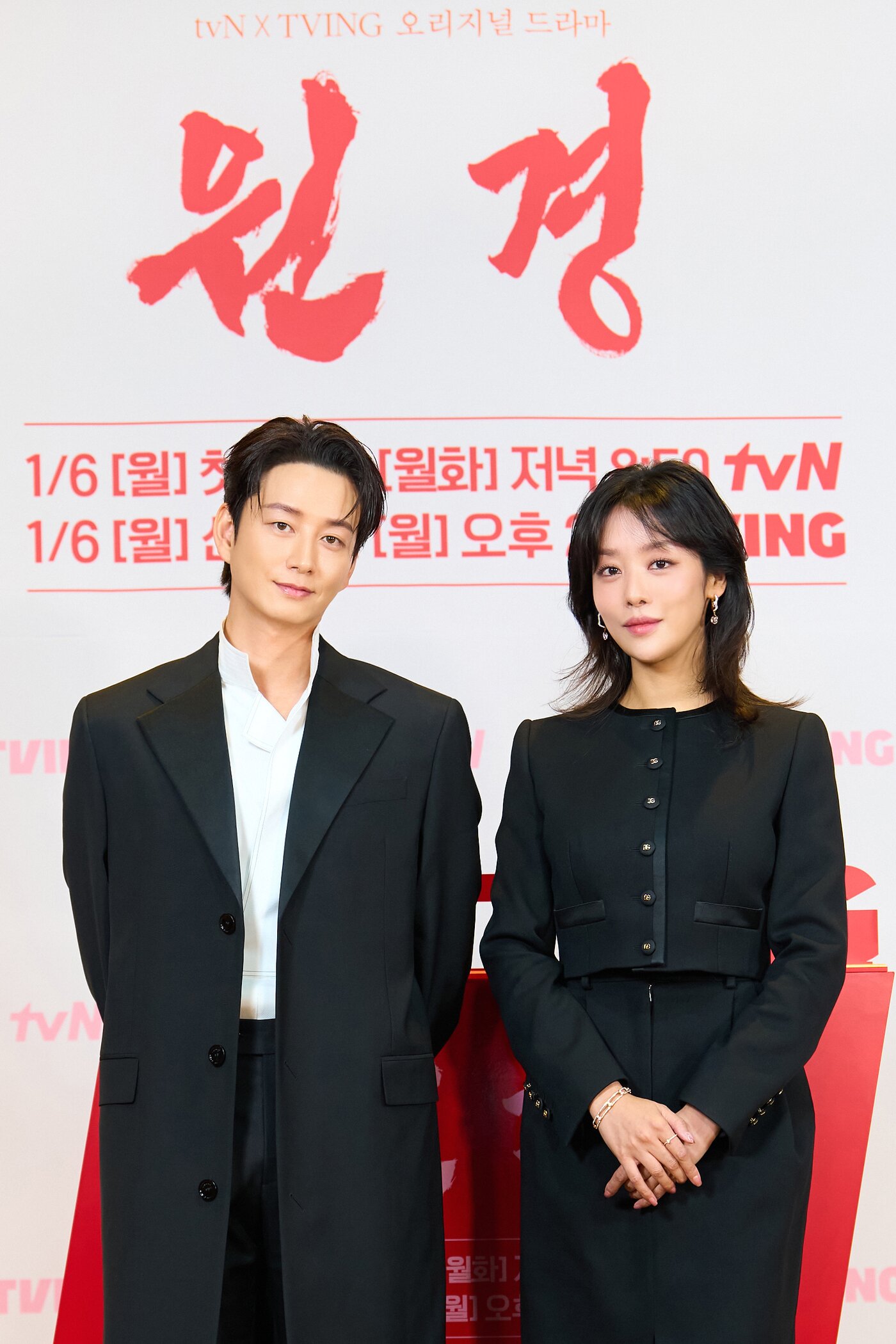 본문 이미지 - 배우 이현욱&#40;왼쪽&#41;, 차주영/ 사진제공=tvN